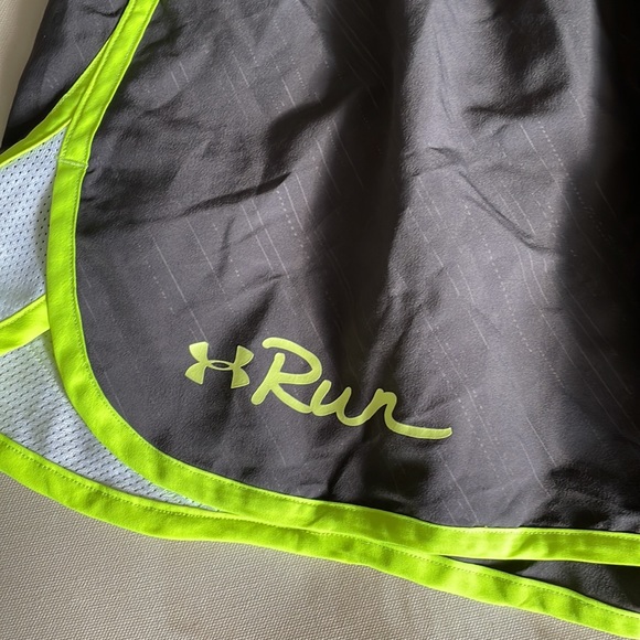 Under Armor Loose Fit - Picture 2 of 4